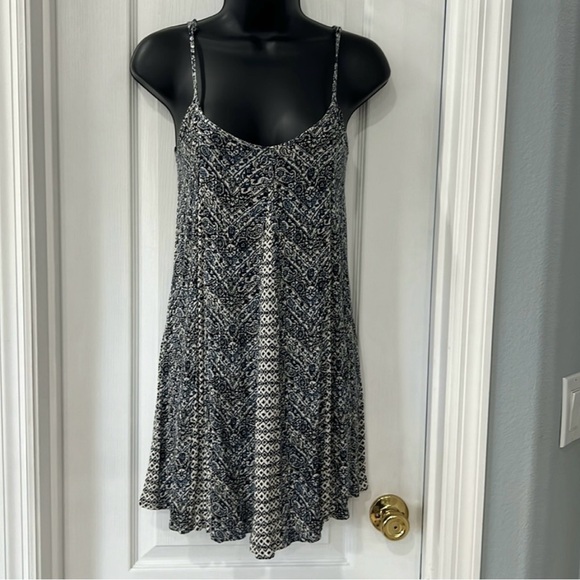 Black and White Patterned Dress - Picture 1 of 3